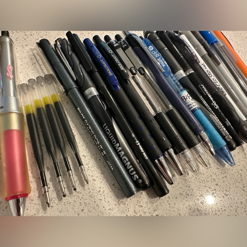Lot of pens mostly full pilot Dr. grip skilcraft z-grip precise v5 liquid magnus - Picture 3 of 4